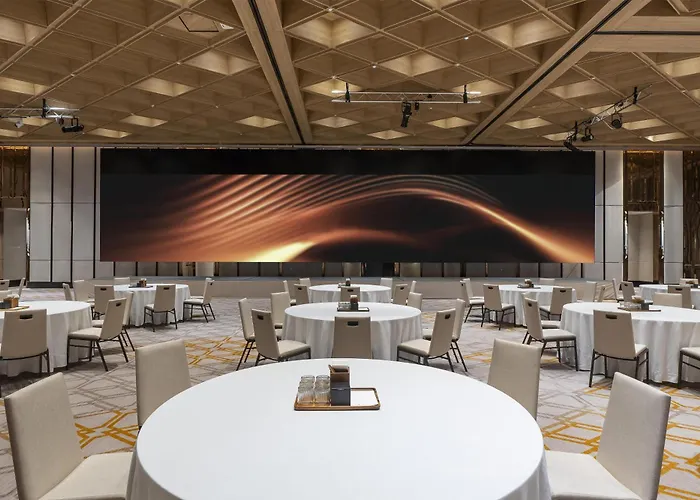 Hyatt Regency Sukhumvit Hotel 5*